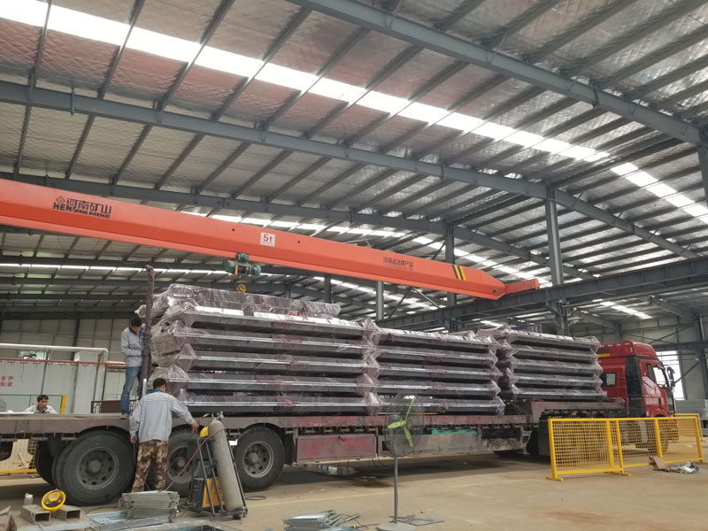 榮大候車亭發往江蘇公交候車亭發貨案例